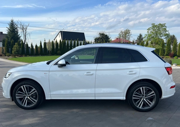 Audi Q5 cena 148000 przebieg: 135563, rok produkcji 2017 z Andrychów małe 742